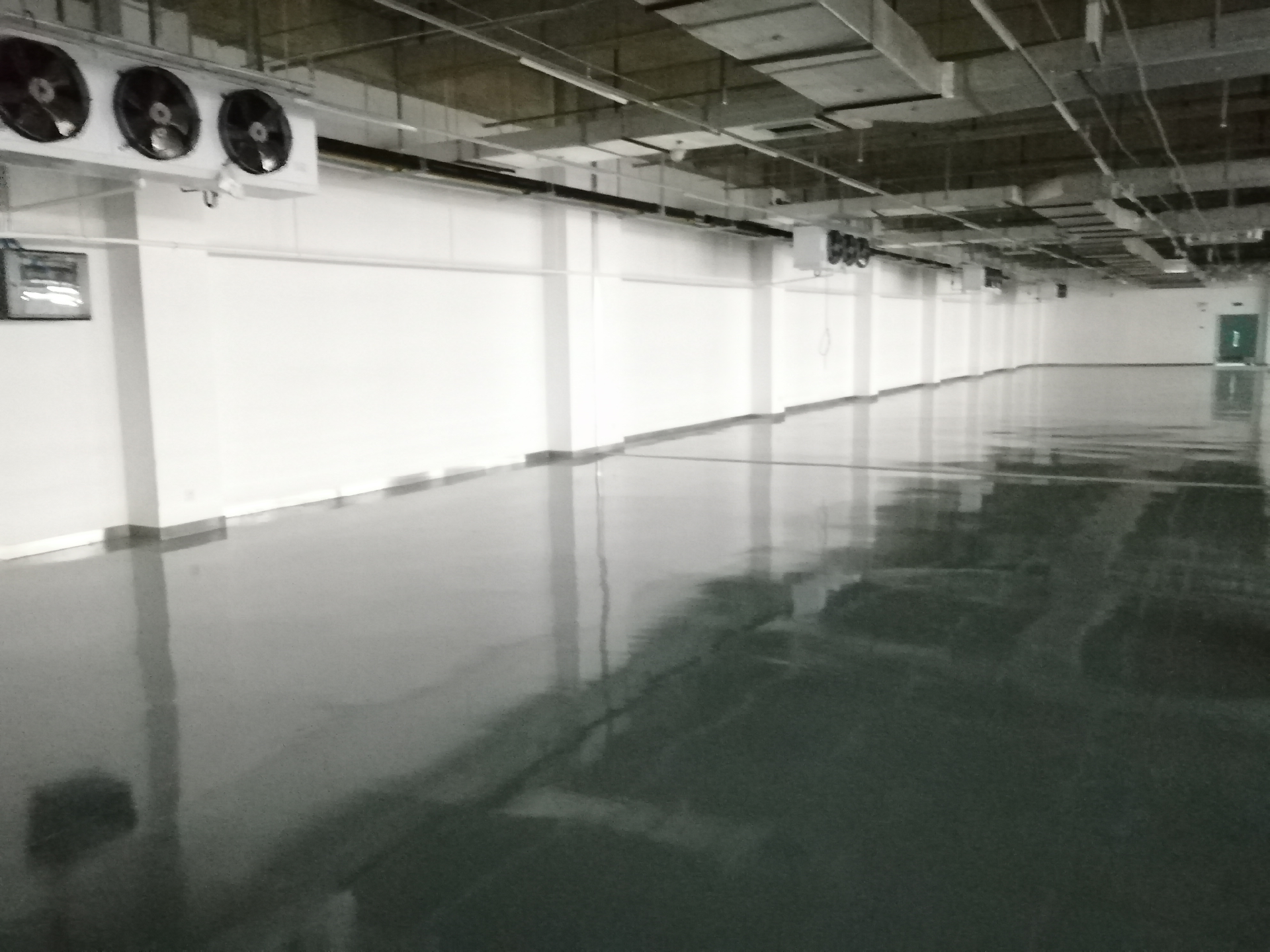 建造4600m3醫(yī)藥冷凍庫安裝費用造價是多少？